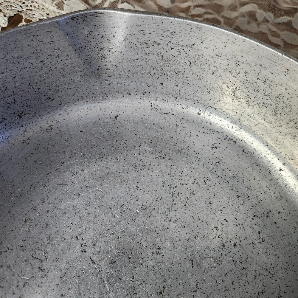 Vintage‎ Wagner Ware Sidney  4569M Chicken Fryer. - Picture 5 of 7